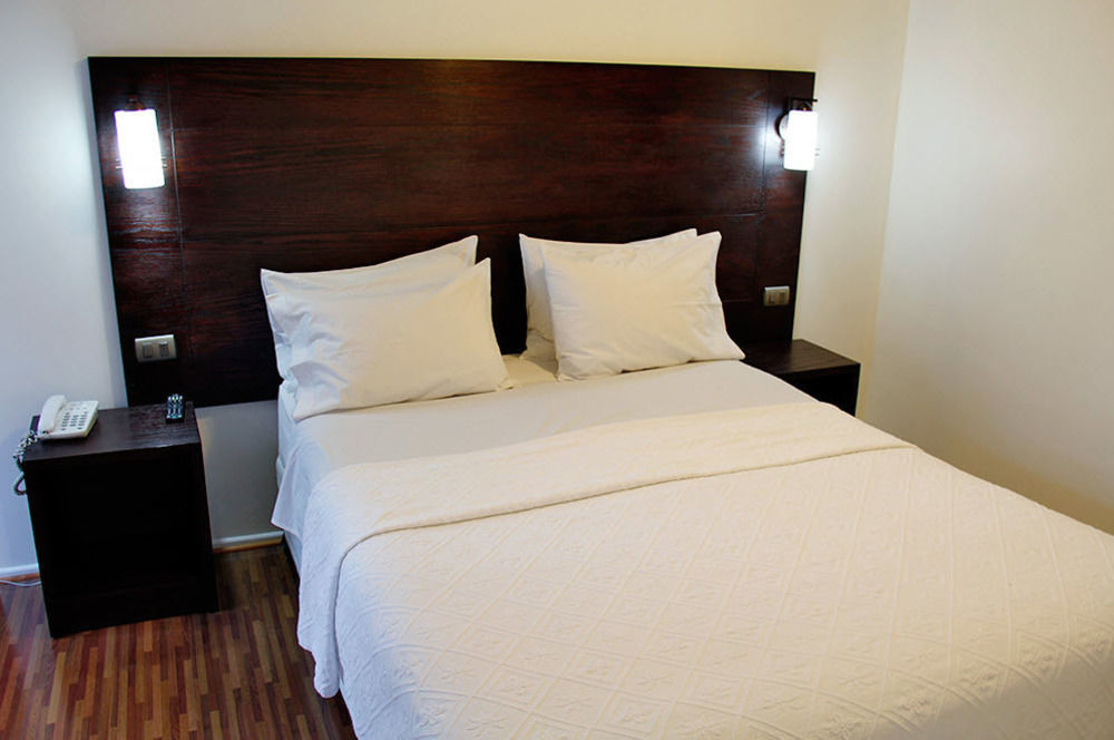 Hl Hotel Low Cost Сантяго Екстериор снимка