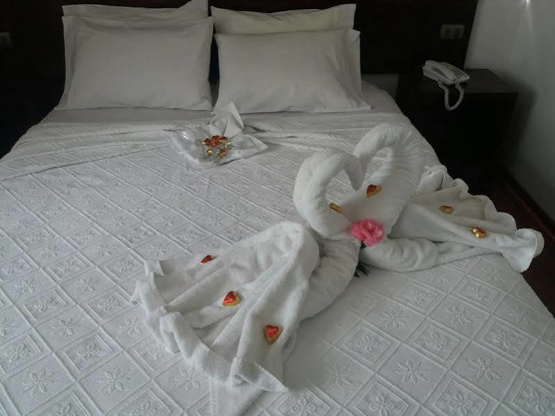 Hl Hotel Low Cost Сантяго Екстериор снимка